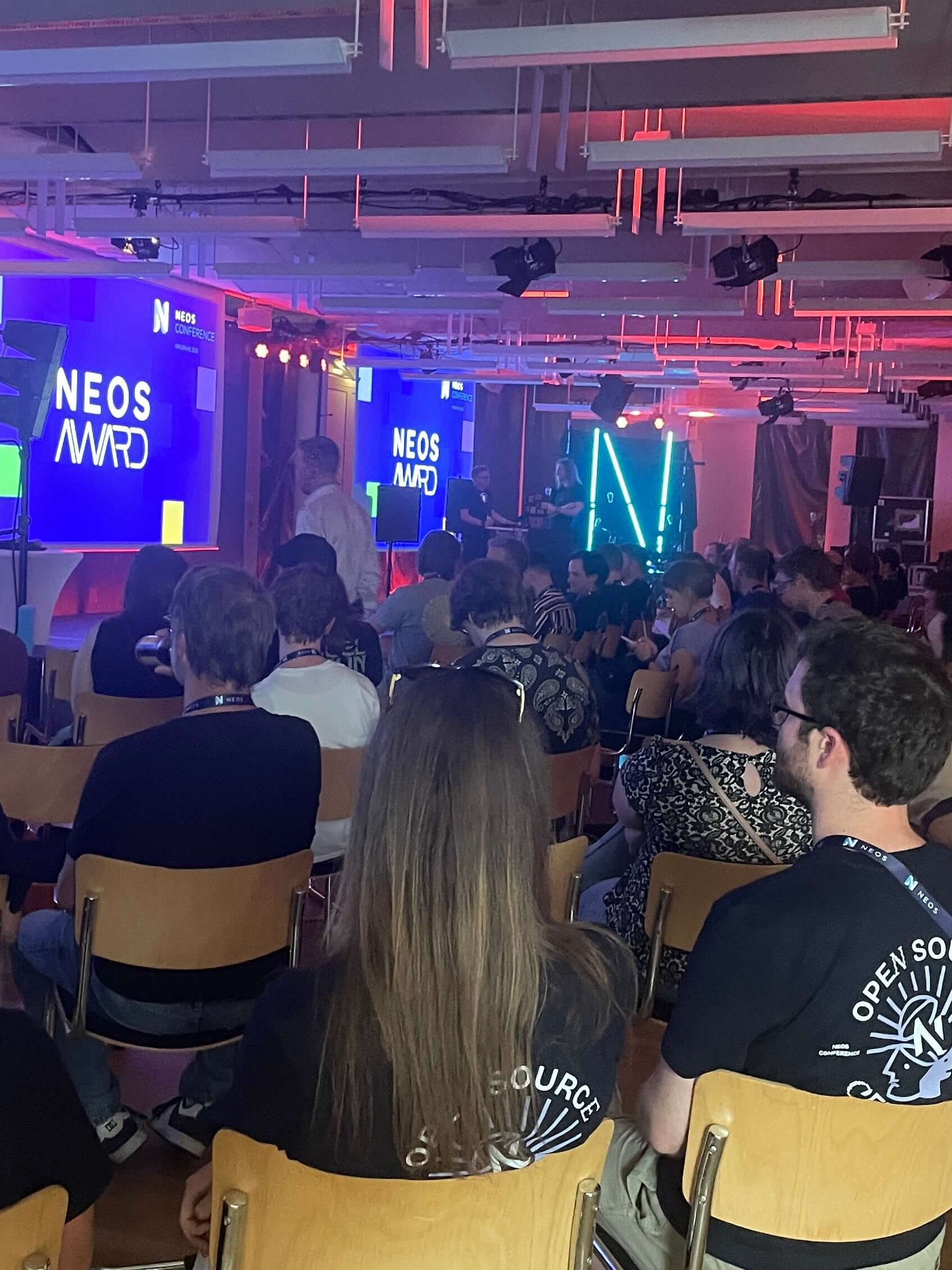 Neos Conference Bühne