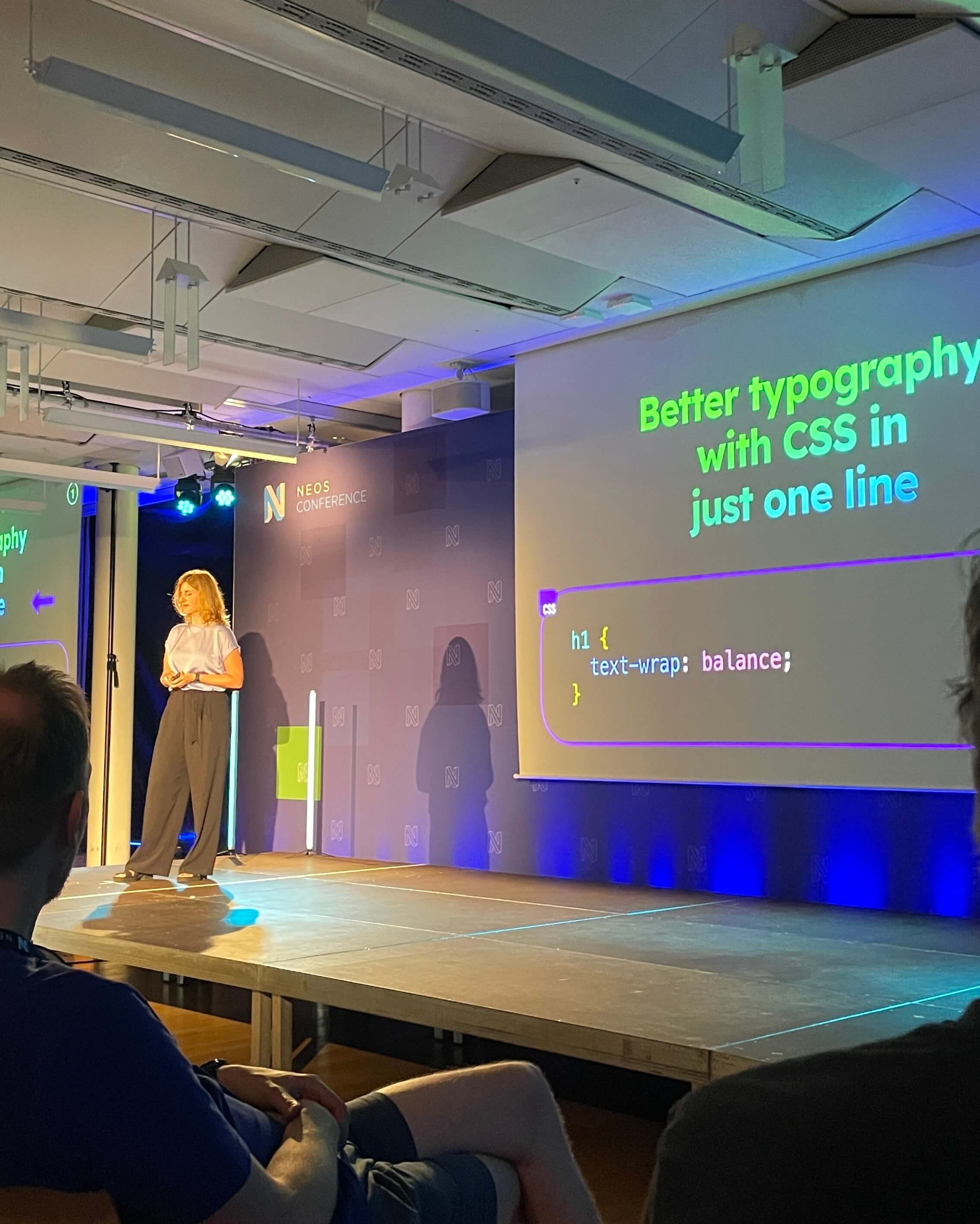 Speakerin auf Neos Conference Bühne